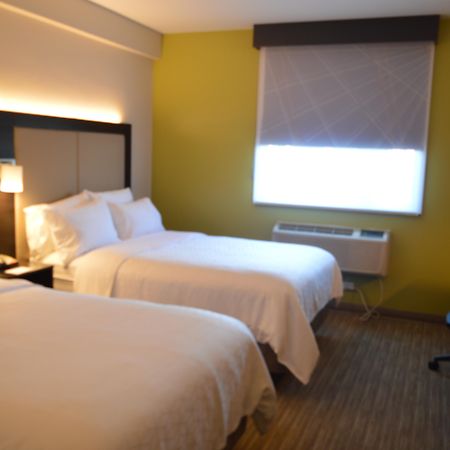 Holiday Inn Express Maspeth By Ihg New York Bagian luar foto