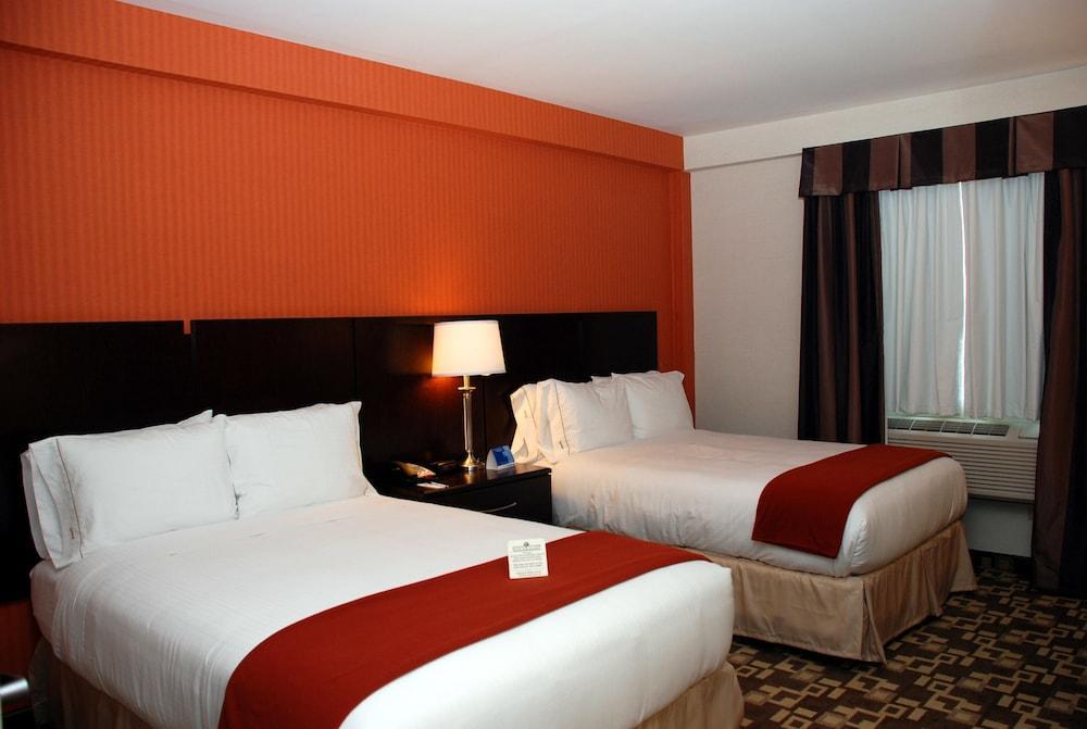 Holiday Inn Express Maspeth By Ihg New York Bagian luar foto