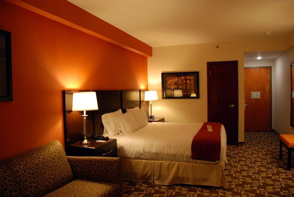 Holiday Inn Express Maspeth By Ihg New York Bagian luar foto