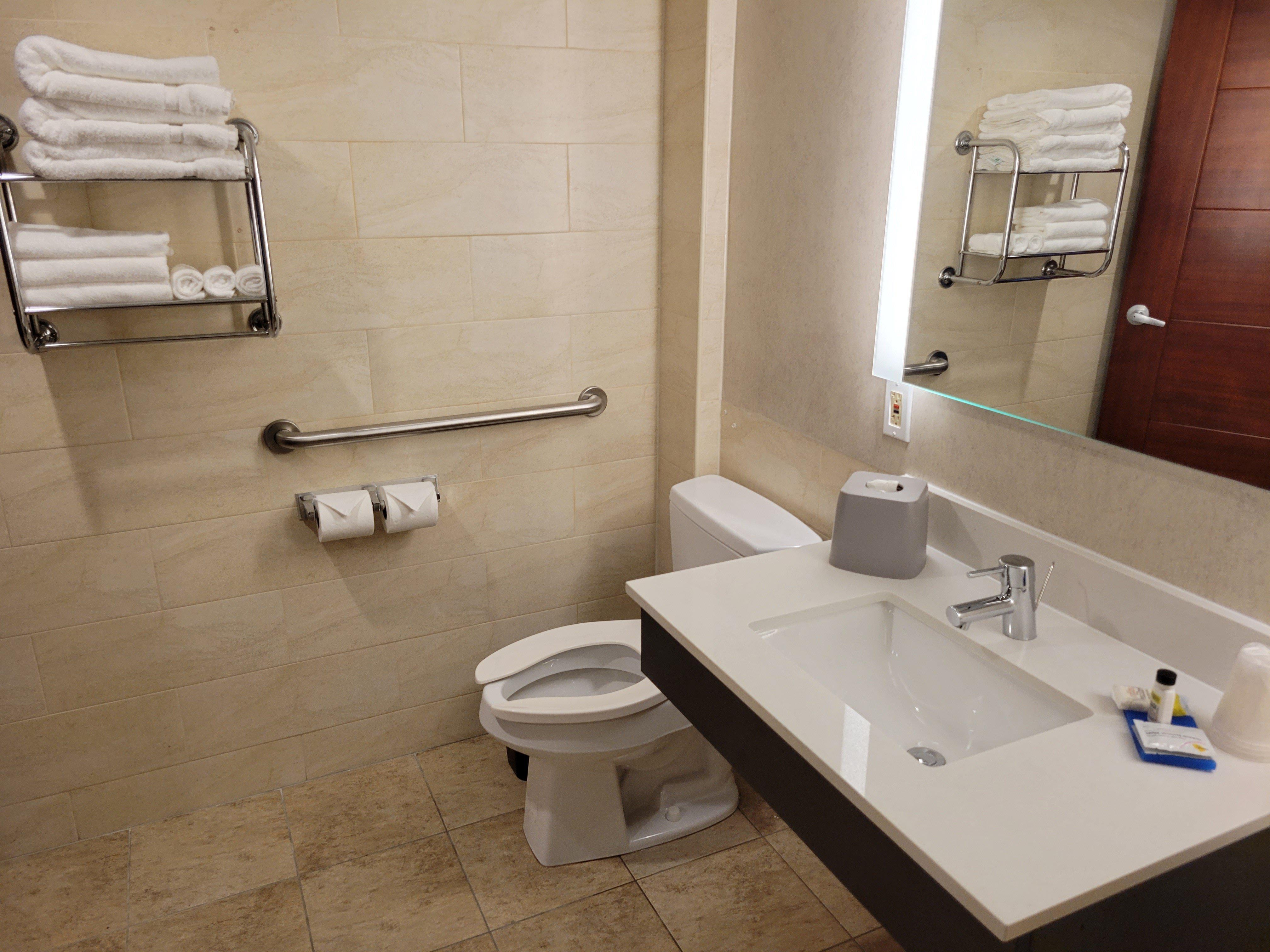 Holiday Inn Express Maspeth By Ihg New York Bagian luar foto