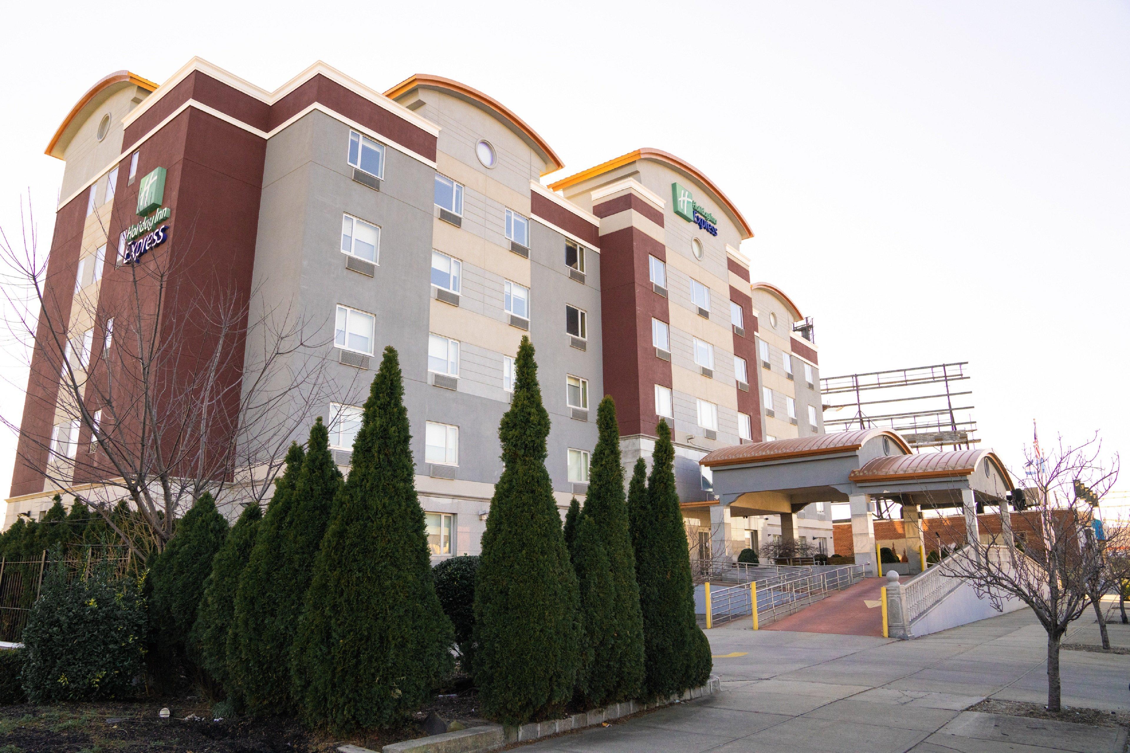 Holiday Inn Express Maspeth By Ihg New York Bagian luar foto