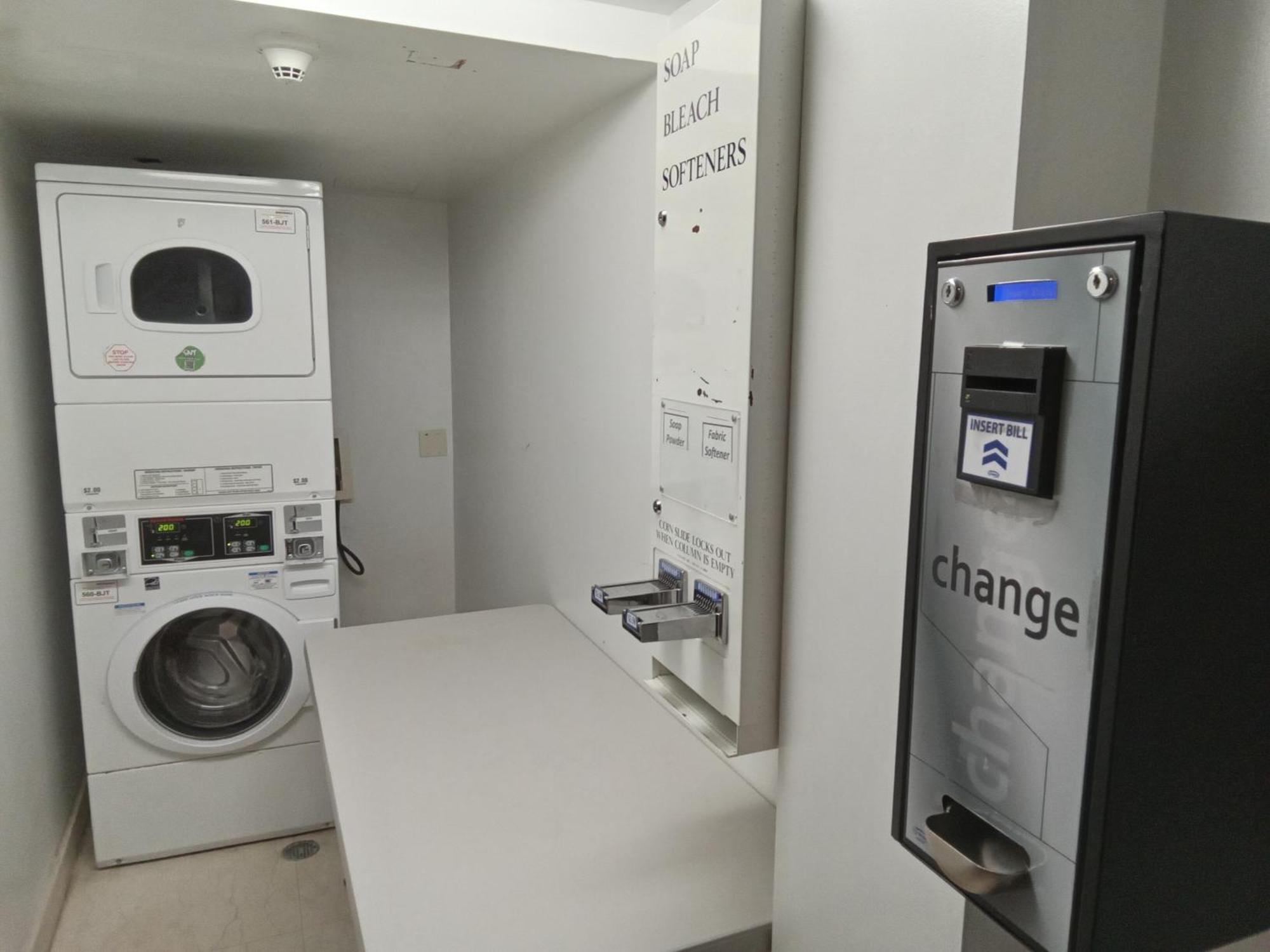 Holiday Inn Express Maspeth By Ihg New York Bagian luar foto