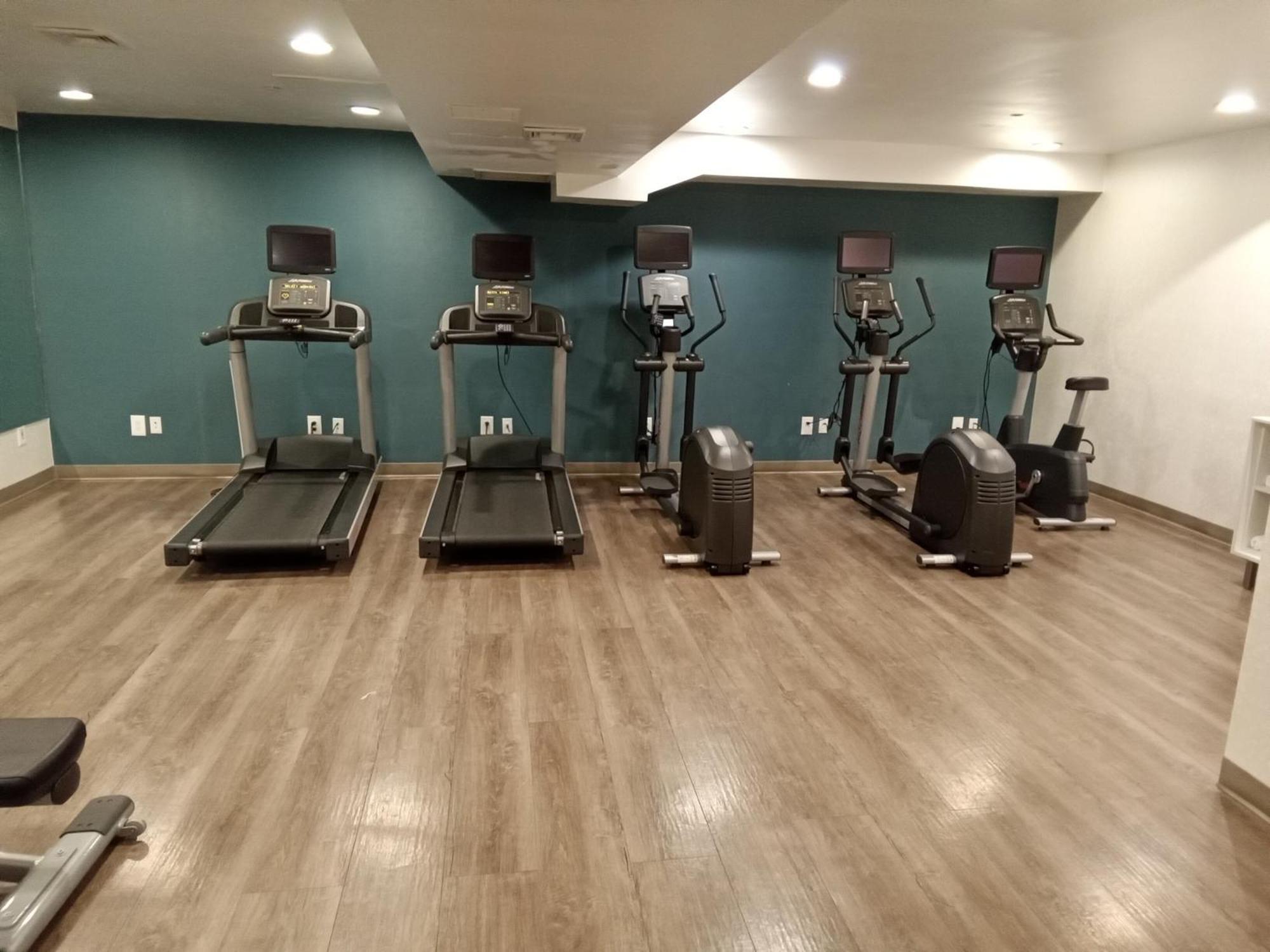 Holiday Inn Express Maspeth By Ihg New York Bagian luar foto