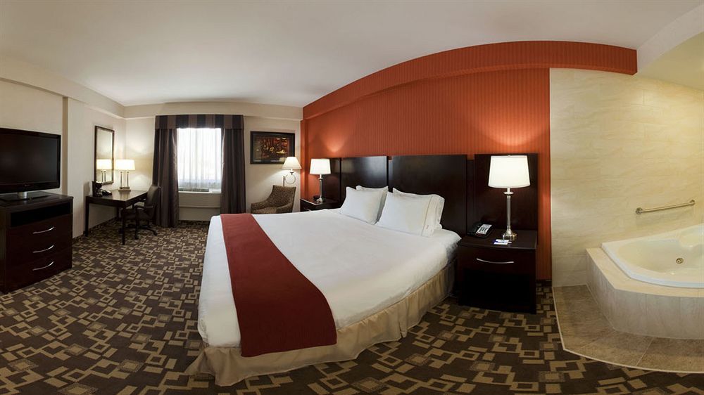 Holiday Inn Express Maspeth By Ihg New York Bagian luar foto